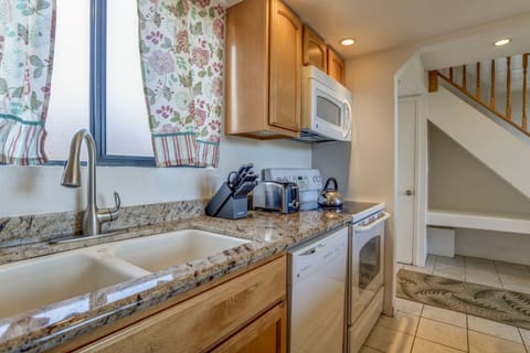 Well equipped kitchen with dishwasher, stove/oven, toaster and microwave