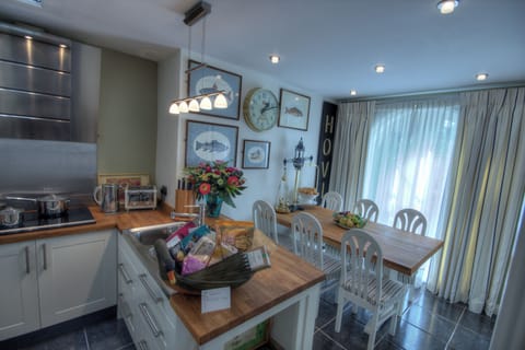 kitchen and dining area - welcome pack