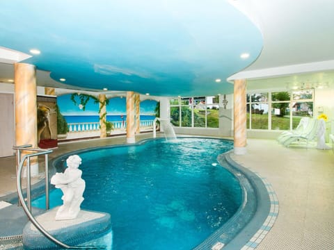 Swimming Pool, Property, Building, Resort, Real Estate, Leisure, Room, Estate, Ceiling, Leisure Centre