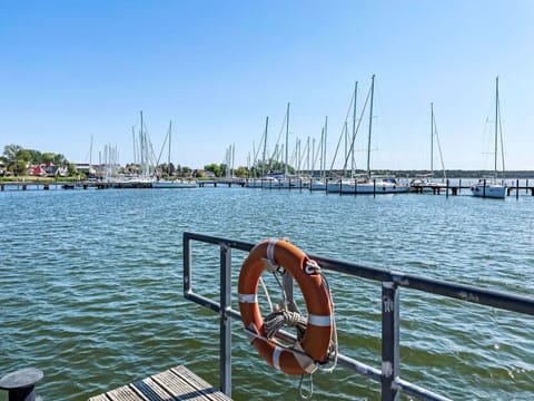 Water, Sky, Boat, Watercraft, Lake, Boats And Boating--Equipment And Supplies, Horizon, Dock, Vehicle, Waterway