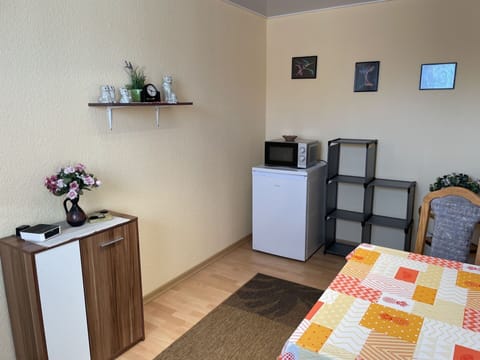 Plant, Property, Furniture, Houseplant, Wood, Interior Design, Flowerpot, Cabinetry, Floor, Flooring