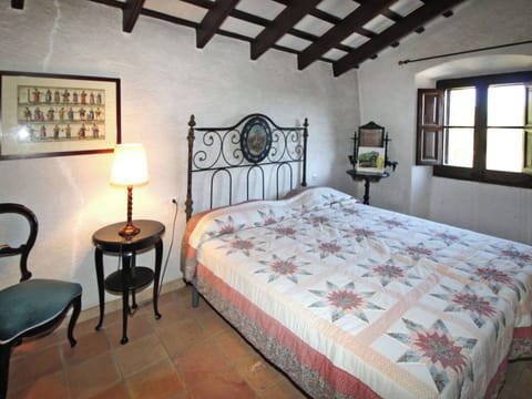 Building, Furniture, Property, Window, Wood, Comfort, Table, Lighting, Interior Design