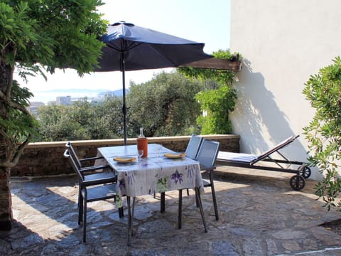Property, Furniture, Patio, Table, House, Backyard, Yard, Outdoor Table, Building, Real Estate
