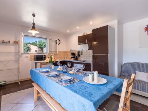 Table, Furniture, Property, Azure, Wood, Interior Design, Chair, Floor, Flooring, Building