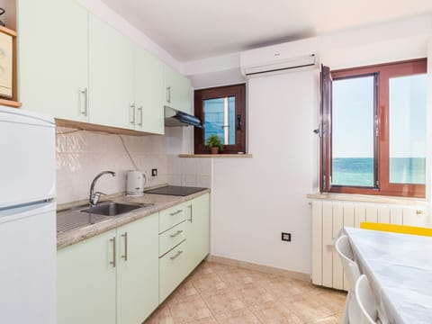 Tap, Cabinetry, Countertop, Property, Furniture, Sink, Building, Window, Plumbing Fixture, Kitchen Sink