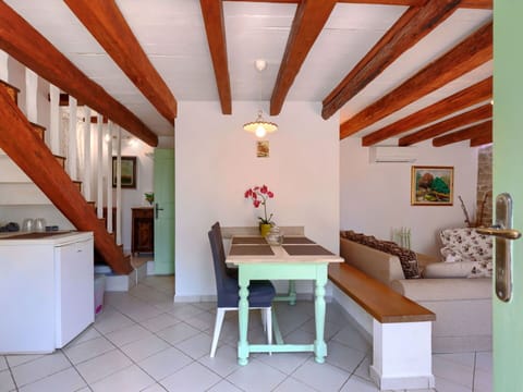 Table, Furniture, Property, Wood, Interior Design, Orange, Building, Architecture, Comfort, Flooring