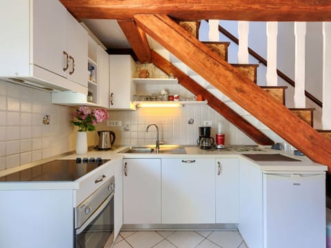 Cabinetry, Countertop, Property, Kitchen Sink, Sink, Kitchen Stove, Tap, Wood, Kitchen, Interior Design