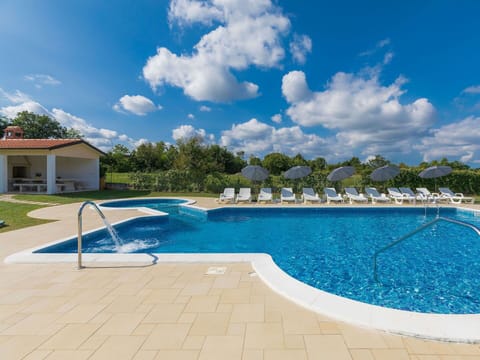 Water, Cloud, Sky, Plant, Building, Property, Swimming Pool, Azure, Blue, Outdoor Furniture