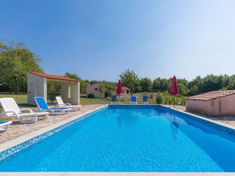Water, Sky, Plant, Property, Swimming Pool, Building, Azure, Nature, Chair, Rectangle