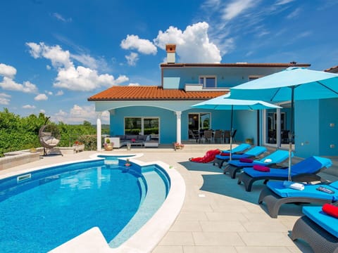 Table, Furniture, Chair, Plant, Building, Shade, Outdoor Furniture, Flowerpot, Outdoor Table, Swimming Pool