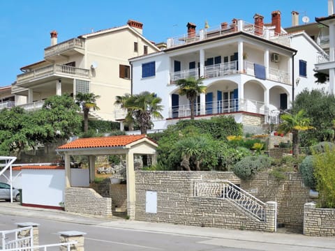 Building, Property, Residential Area, Neighbourhood, Home, House, Real Estate, Town, Apartment, Architecture