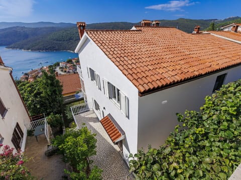 Building, Roof, Residential Area, House, Home, Town, Architecture, Hill, Coastal And Oceanic Landforms, Human Settlement