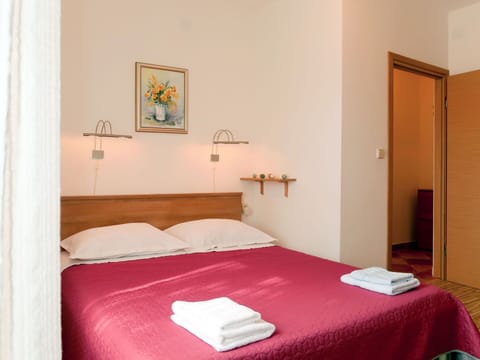 Furniture, Property, Building, Comfort, Wood, Textile, Bed, Interior Design, Bed Frame, Floor