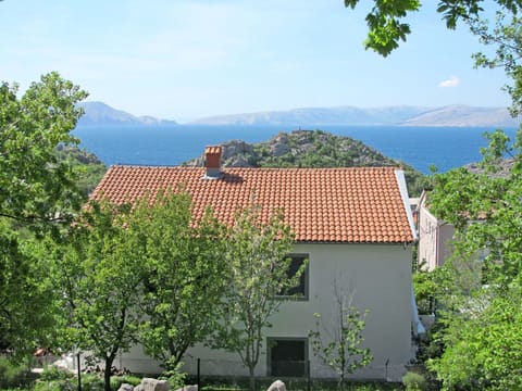Property, House, Real Estate, Building, Roof, Residential Area, Cottage, Home, Sky, Rural Area