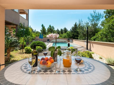 Plant, Tableware, Property, Building, Table, Food, Sky, Flowerpot, Azure, Houseplant