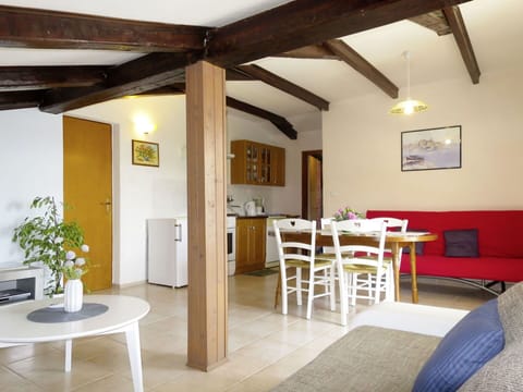 Furniture, Plant, Table, Property, Houseplant, Flowerpot, Lighting, Wood, Interior Design, Floor