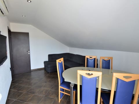 Table, Furniture, Chair, Interior Design, Wood, Flooring, Floor, Real Estate, Building