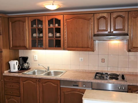 Brown, Cabinetry, Countertop, Kitchen Sink, Property, Furniture, Sink, White, Kitchen, Tap