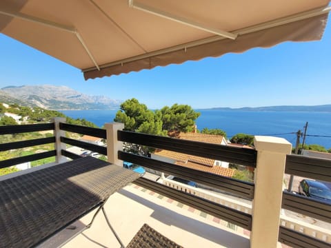 Sky, Property, Plant, Light, Shade, Nature, Wood, Azure, Outdoor Furniture, Lighting