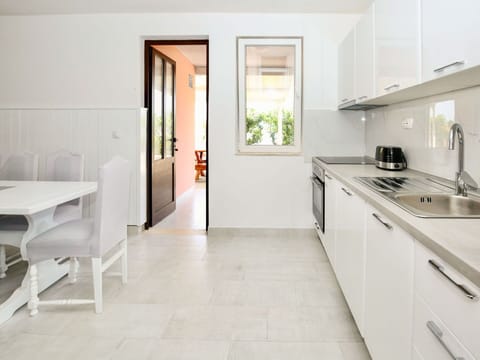 Kitchen Sink, Cabinetry, Sink, Building, White, Kitchen, Countertop, Window, Interior Design, Tap