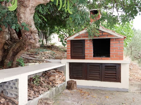 House, Shed, Tree, Building, Wood, Room, Home, Backyard, Cottage