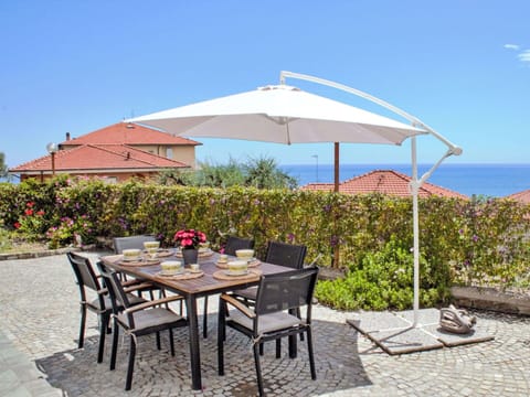 Table, Plant, Sky, Furniture, Property, Outdoor Table, Umbrella, Shade, Outdoor Furniture, Chair