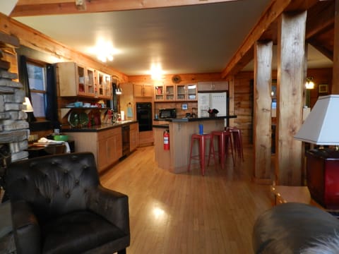Looking toward kitchen 