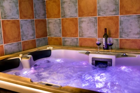 Indoor spa tub