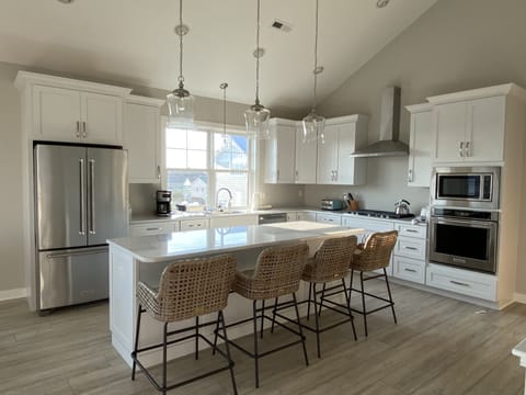 Kitchen, fully stocked