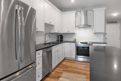 Fully equipped kitchen, microwave, dishwasher, drip coffee maker.