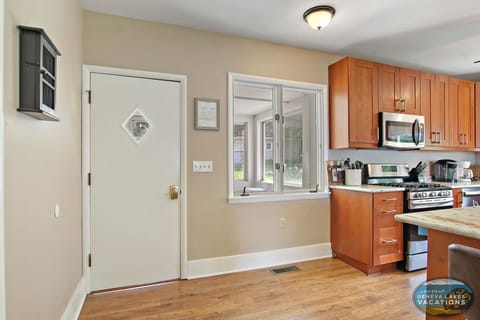 entry to kitchen from back porch