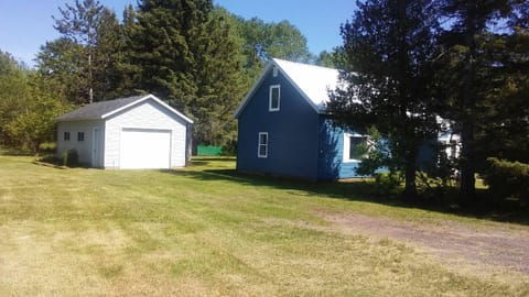 Garage that renters can use to store their ATV, boat, snowmobiles, or vehicles.