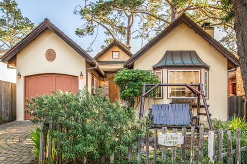 Welcome to "Lobos Cottage" in Carmel-by-the-Sea!