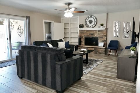 Family Room with Queen size pull-out sofa