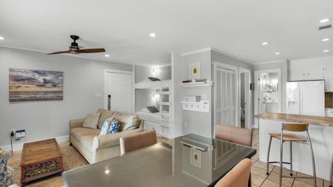 Beachwood Villas 8D Dining Table