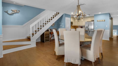 Blue Tide 3B Dining Area