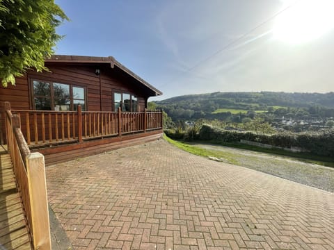 Lodge with stunning valley views
