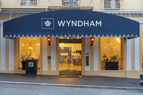 Exterior-Entrance-Club-Wyndham-Canterbury