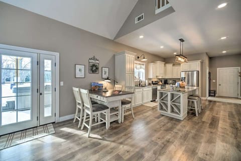 Open floor plan kitchen and dining