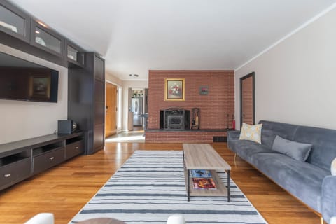 Living room-fireplace, free WiFi, Smart TV, exercise equipment, games, books.