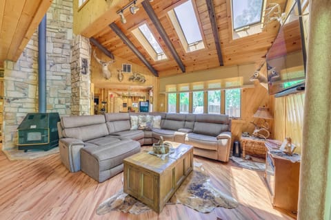 Ruidoso Vacation Rental Cabin | 3BR | 2BA | 1,750 Sq Ft | Steps Required