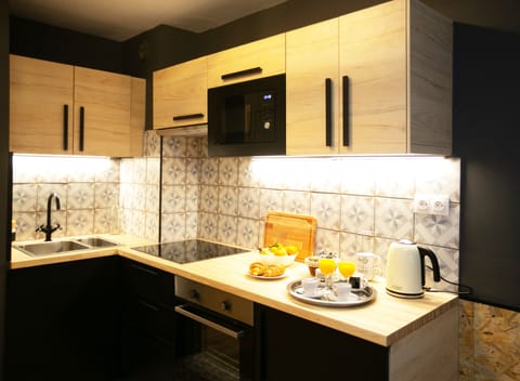 Fully equipped kitchen (1)