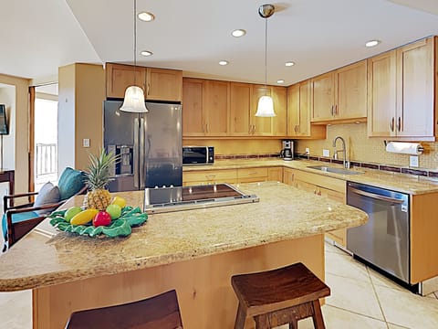 Kitchen - Stunning kitchen, complete with top of the line appliances