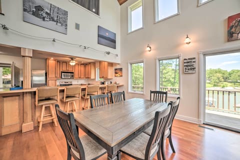 Dining Area | Dishware Provided
