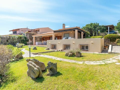 Sky, Plant, Cloud, Property, Building, Window, House, Tree, Land Lot, Grass