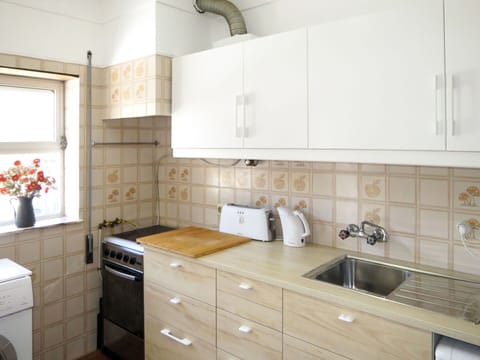 Cabinetry, Countertop, Furniture, Property, Building, Kitchen Sink, Sink, Tap, White, Drawer