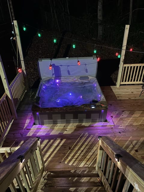 New amazing hot tub and large back porch 