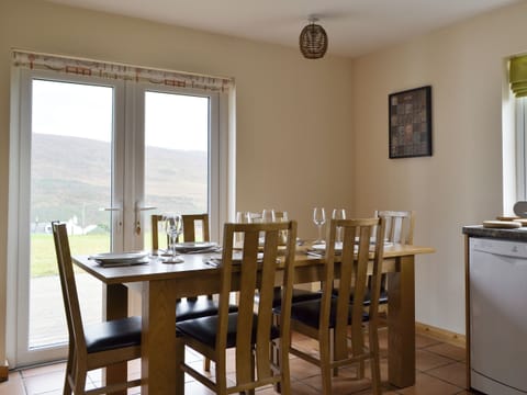 Light and airy dining space | Sealladh Breagh - Sealladh Breagh and Taigh Iasg - Sealladh Breagh, Glenuachdarach