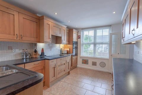 Large well-equipped kitchen with two separate breakfast bars.