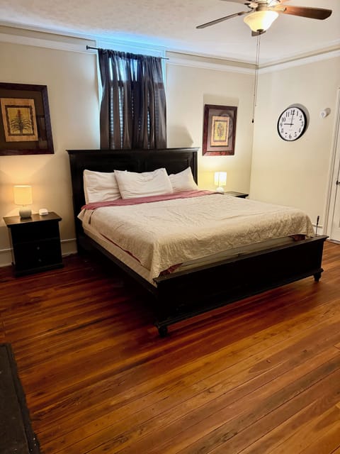 Master Bedroom with Kingsize bed